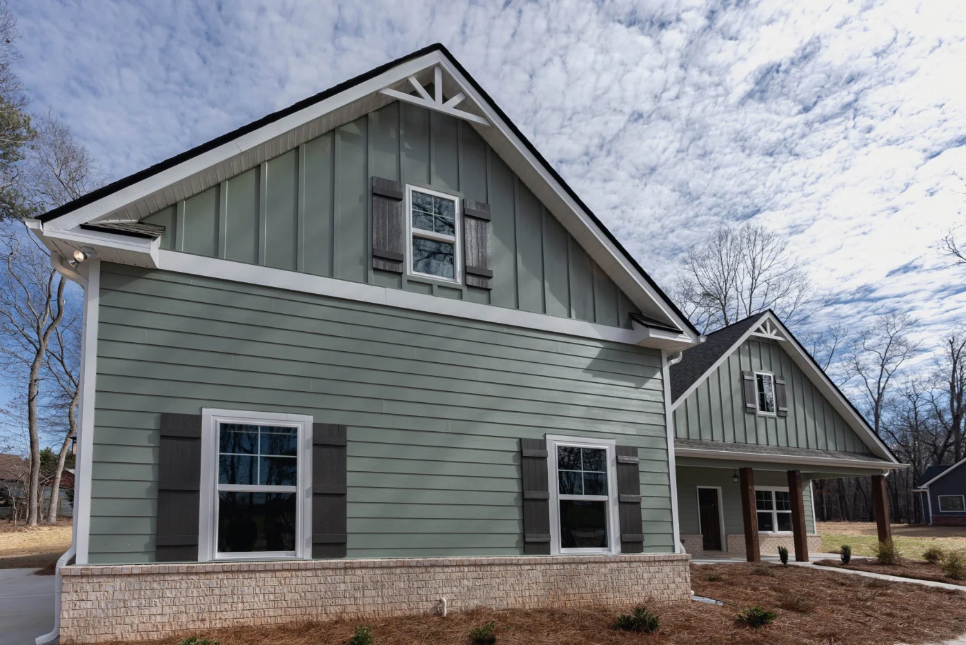 An Alpharetta home with expertly installed replacement siding
