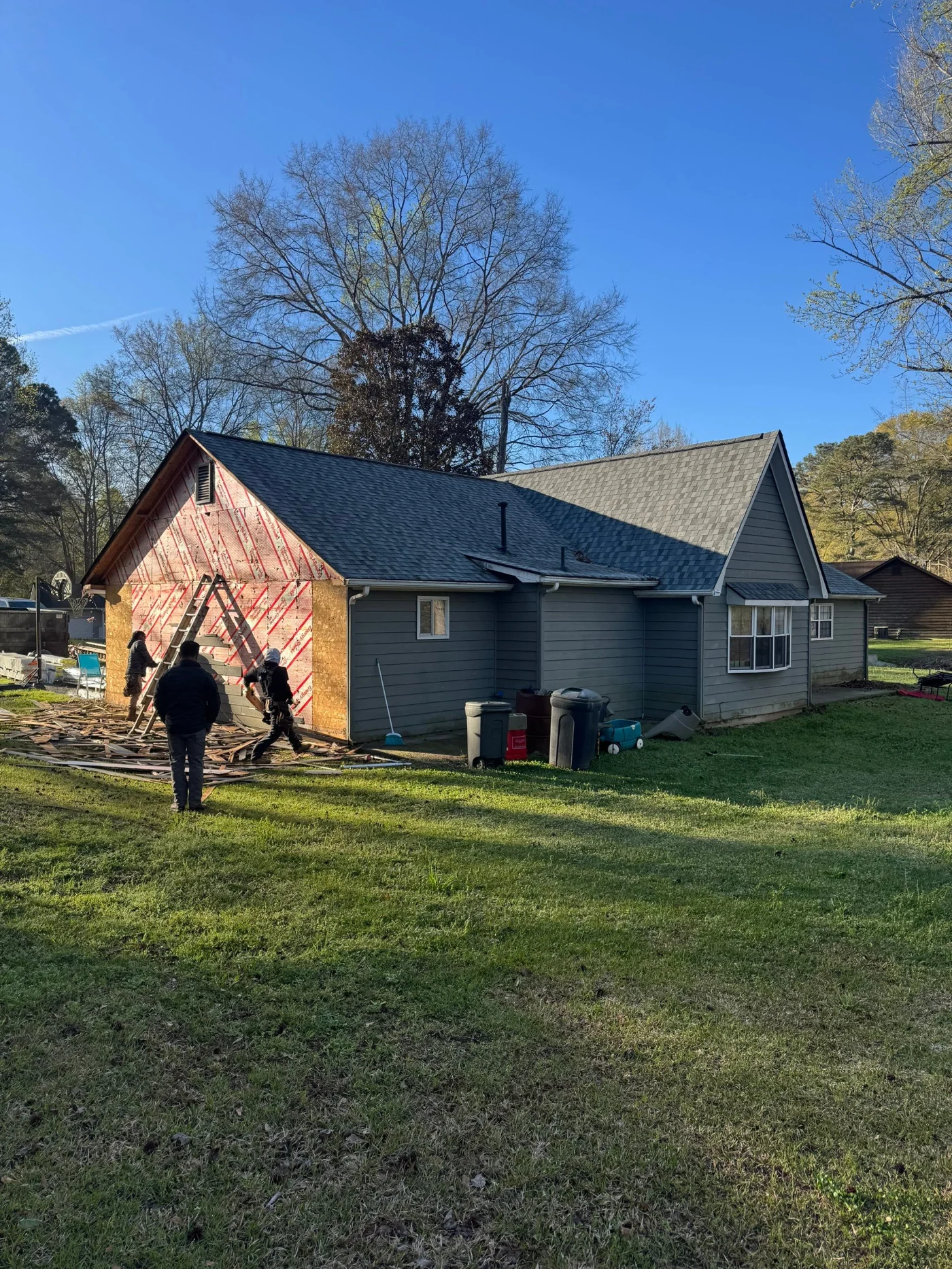 Removing the old siding on the winner’s house, the crew is hard at work ensuring a snug fit of the new James Hardie siding.